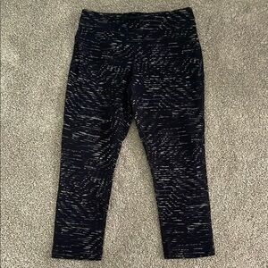 Tek Gear Black and Gray Patterned Capri Leggings